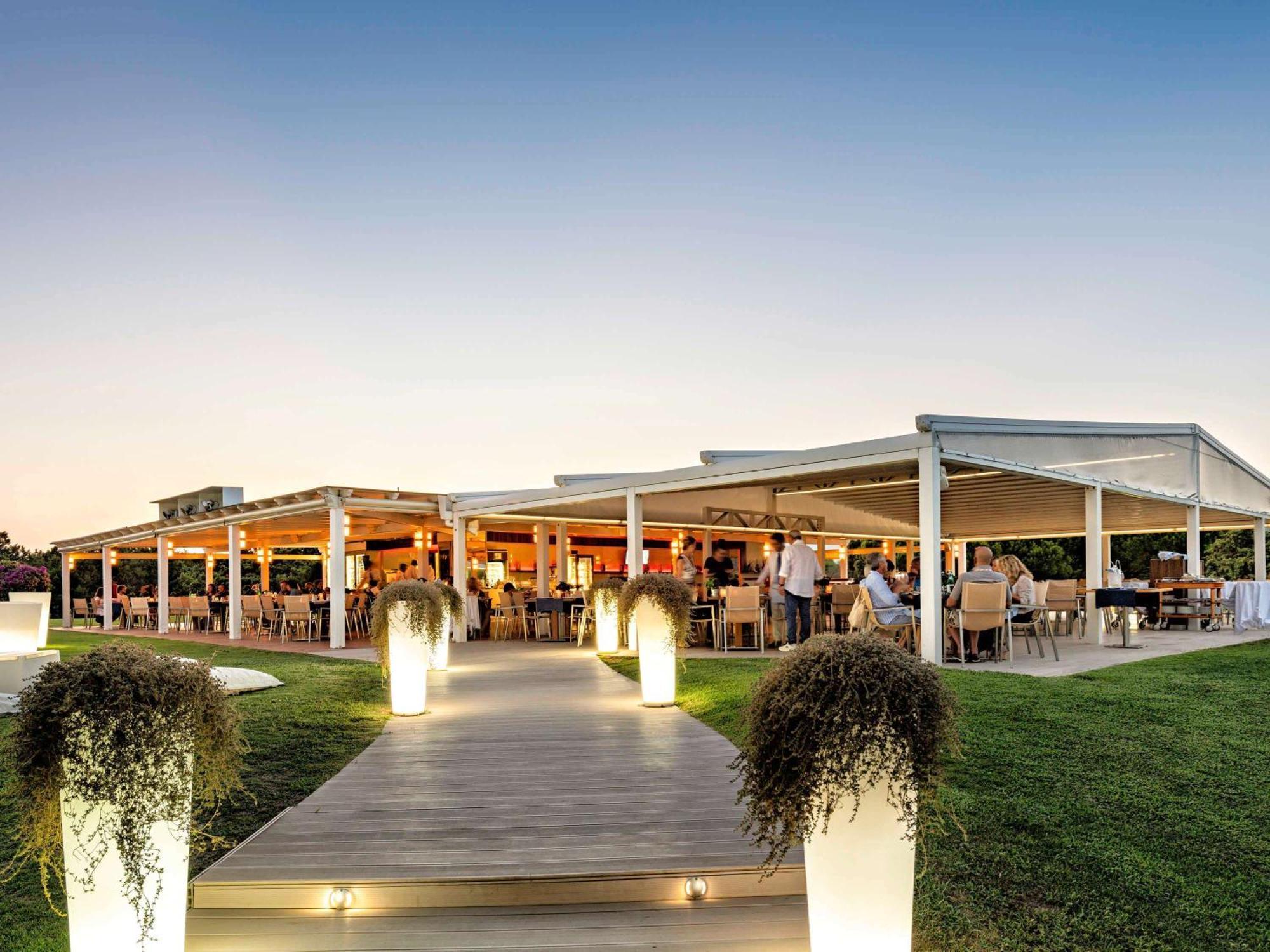 Pullman Timi Ama Sardegna Hotel Villasimius Bagian luar foto